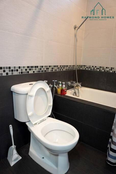 99 Kelawei Apartment George Town Ngoại thất bức ảnh